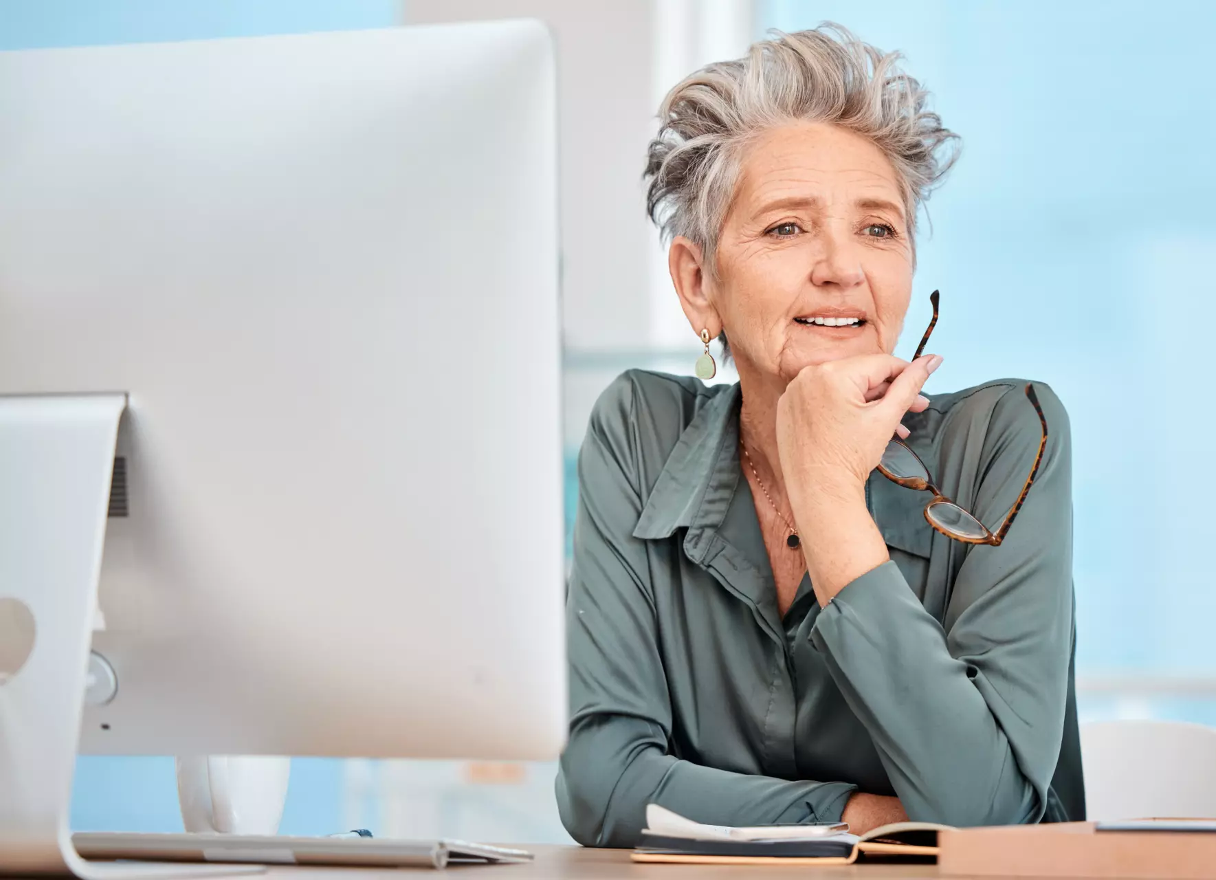 Lady thinking about her SEO strategy. What Is Keywords in SEO for Beginners?